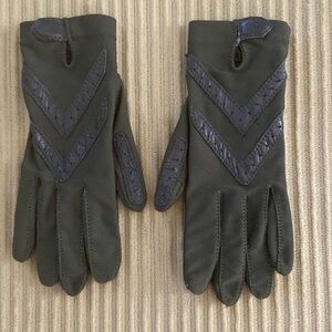 Woman’s brown Isotoner brand gloves.